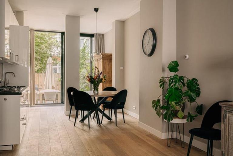 Gemeubileerde benedenwoning met 40m² tuin in Oud-West - Afbeelding 2