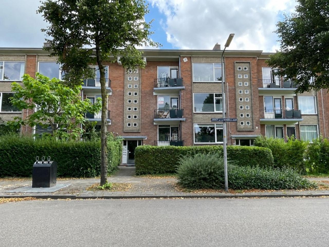 80 m2 appartement met 2 balkons - Afbeelding 1