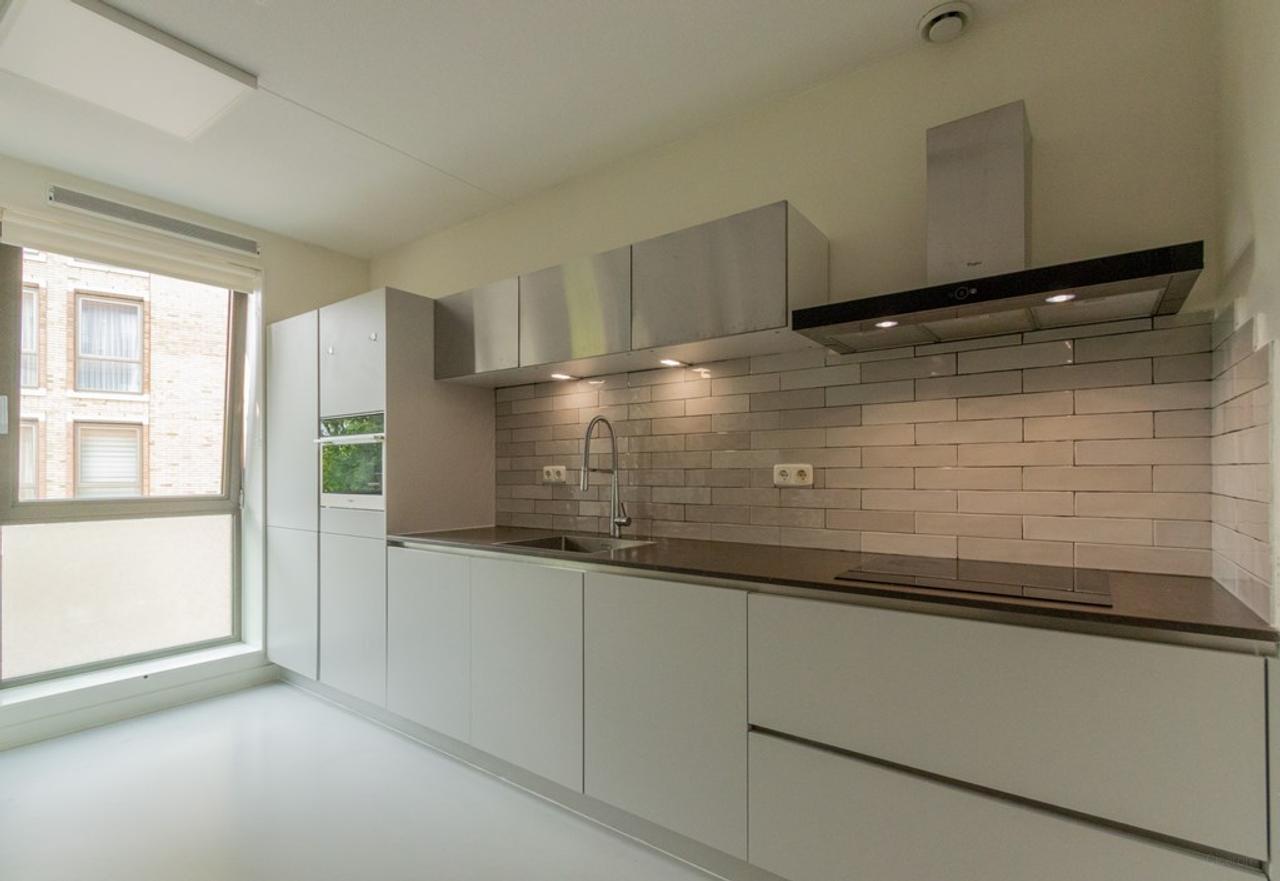 Furnished 1-bedroom apartment with balcony - Image 5