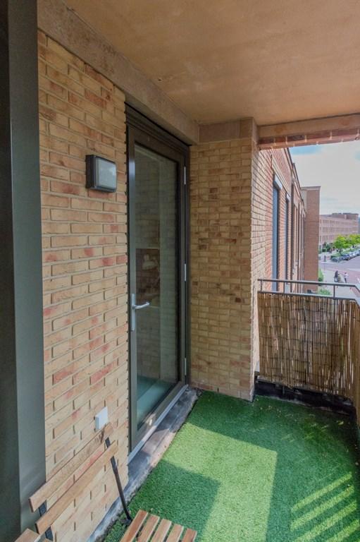 Furnished 1-bedroom apartment with balcony - Image 11