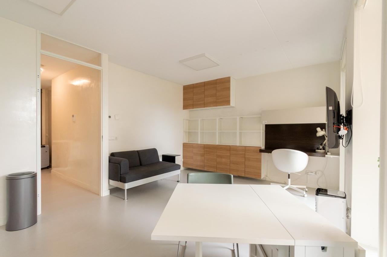 Furnished 1-bedroom apartment with balcony - Image 4