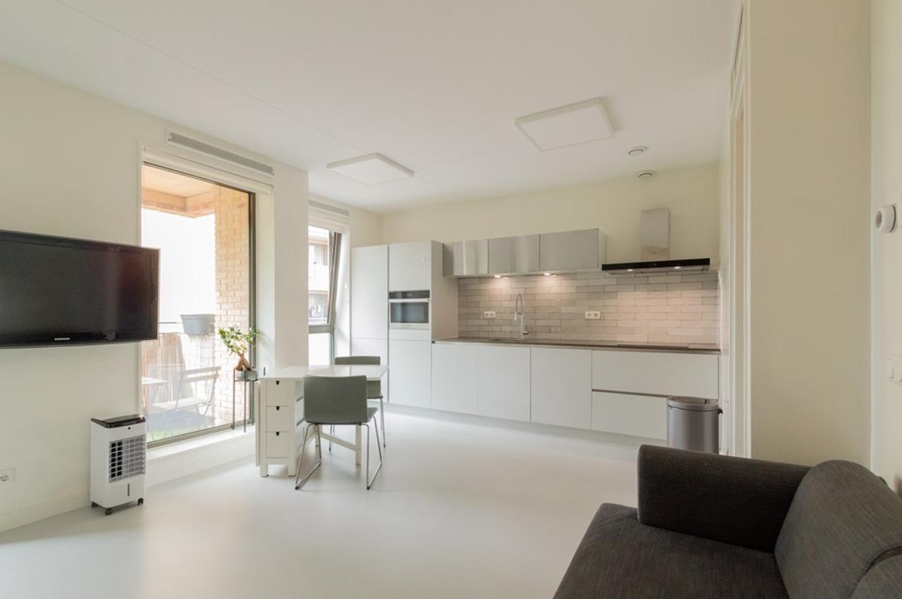 Furnished 1-bedroom apartment with balcony - Image 2