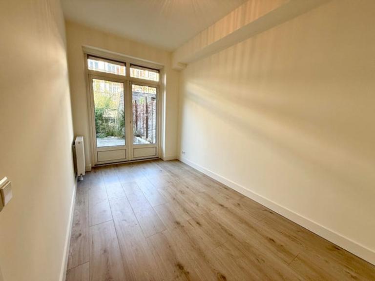 2-bedroom apartment with garden - Image 3