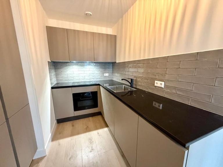 2-bedroom apartment with garden - Image 5