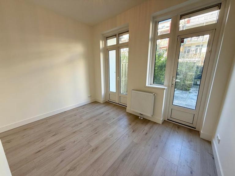2-bedroom apartment with garden - Image 2