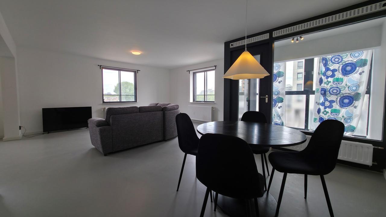 Furnished 2-bedroom apartment with parking space - Image 2