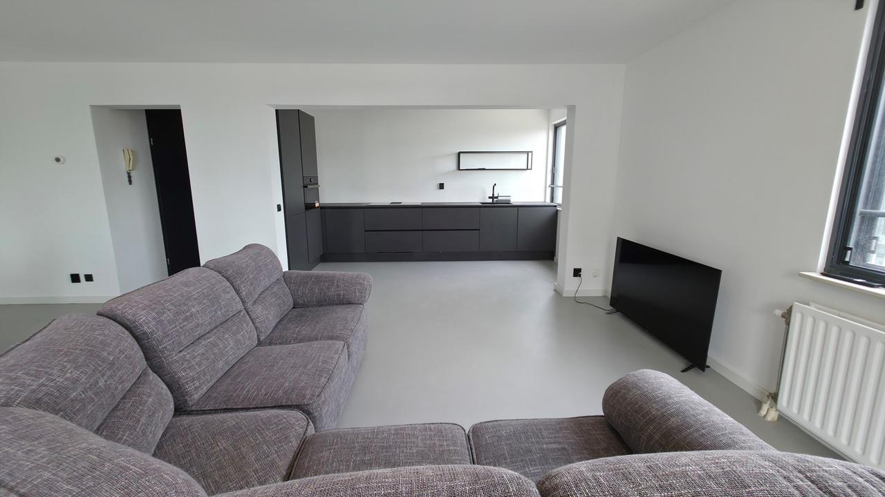 Furnished 2-bedroom apartment with parking space - Image 3