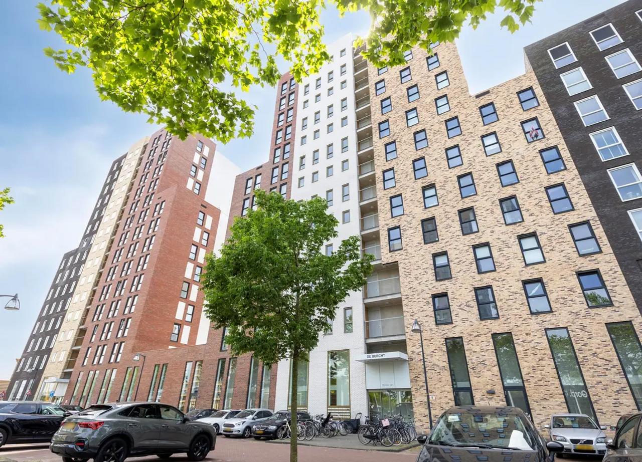 Licht 3-kamerappartement met balkon - Afbeelding 1