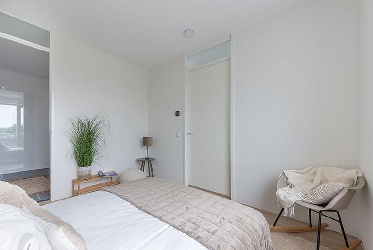 Modern 1-bedroom apartment in Overvecht - Image 11
