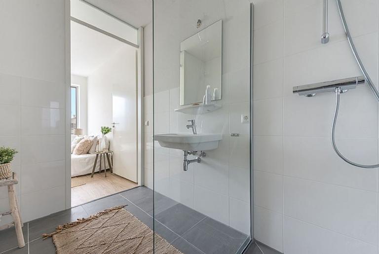 Modern 1-bedroom apartment in Overvecht - Image 13