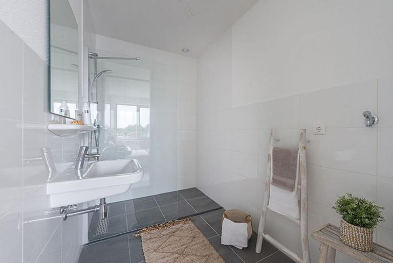Modern 1-bedroom apartment in Overvecht - Image 12