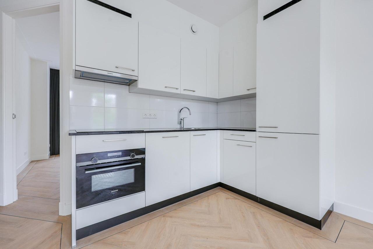 Renovated Apartment on the Amstel River - Image 8
