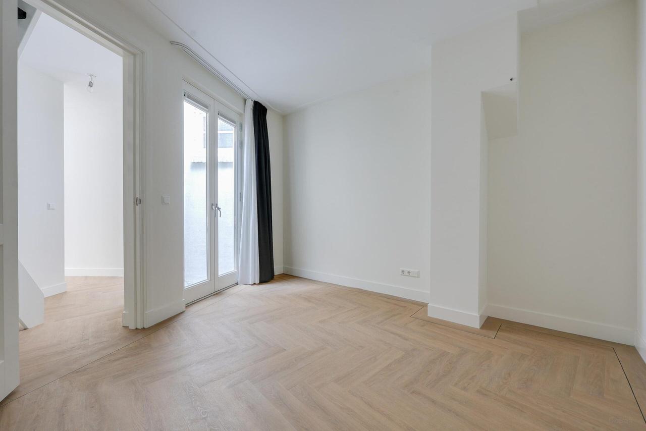 Renovated Apartment on the Amstel River - Image 15