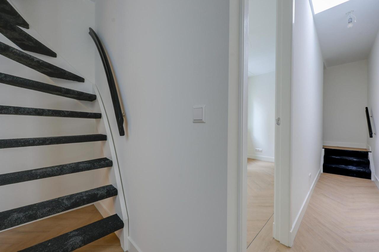 Renovated Apartment on the Amstel River - Image 17