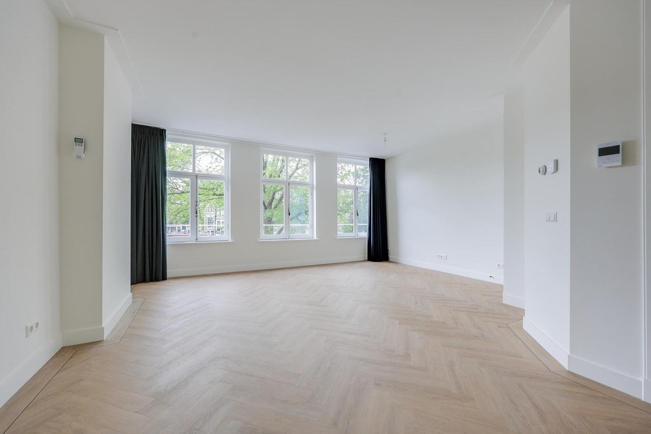Renovated Apartment on the Amstel River - Image 2