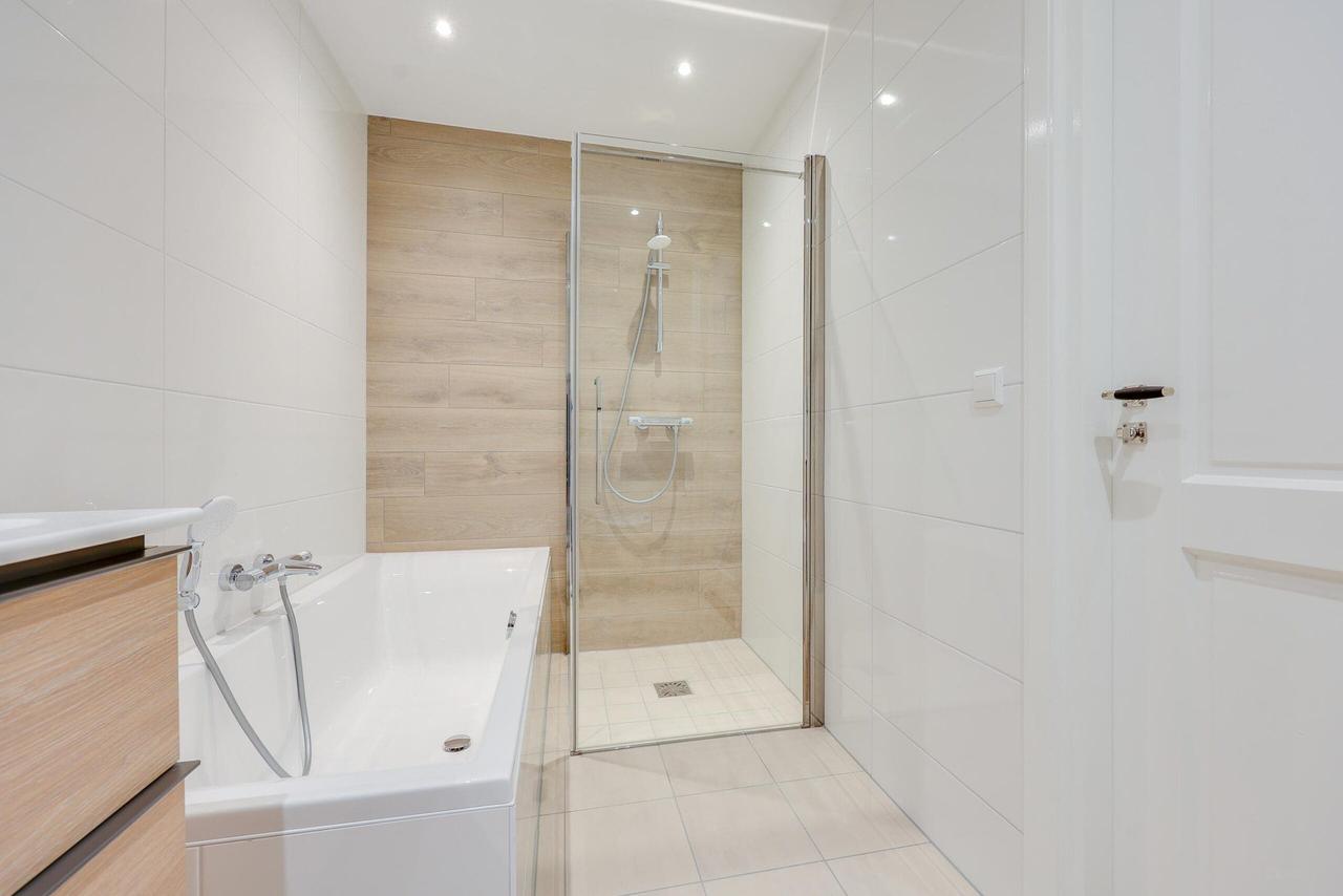 Renovated Apartment on the Amstel River - Image 16