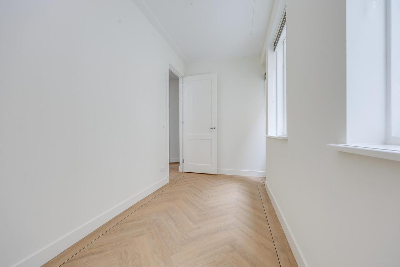 Renovated Apartment on the Amstel River - Image 12