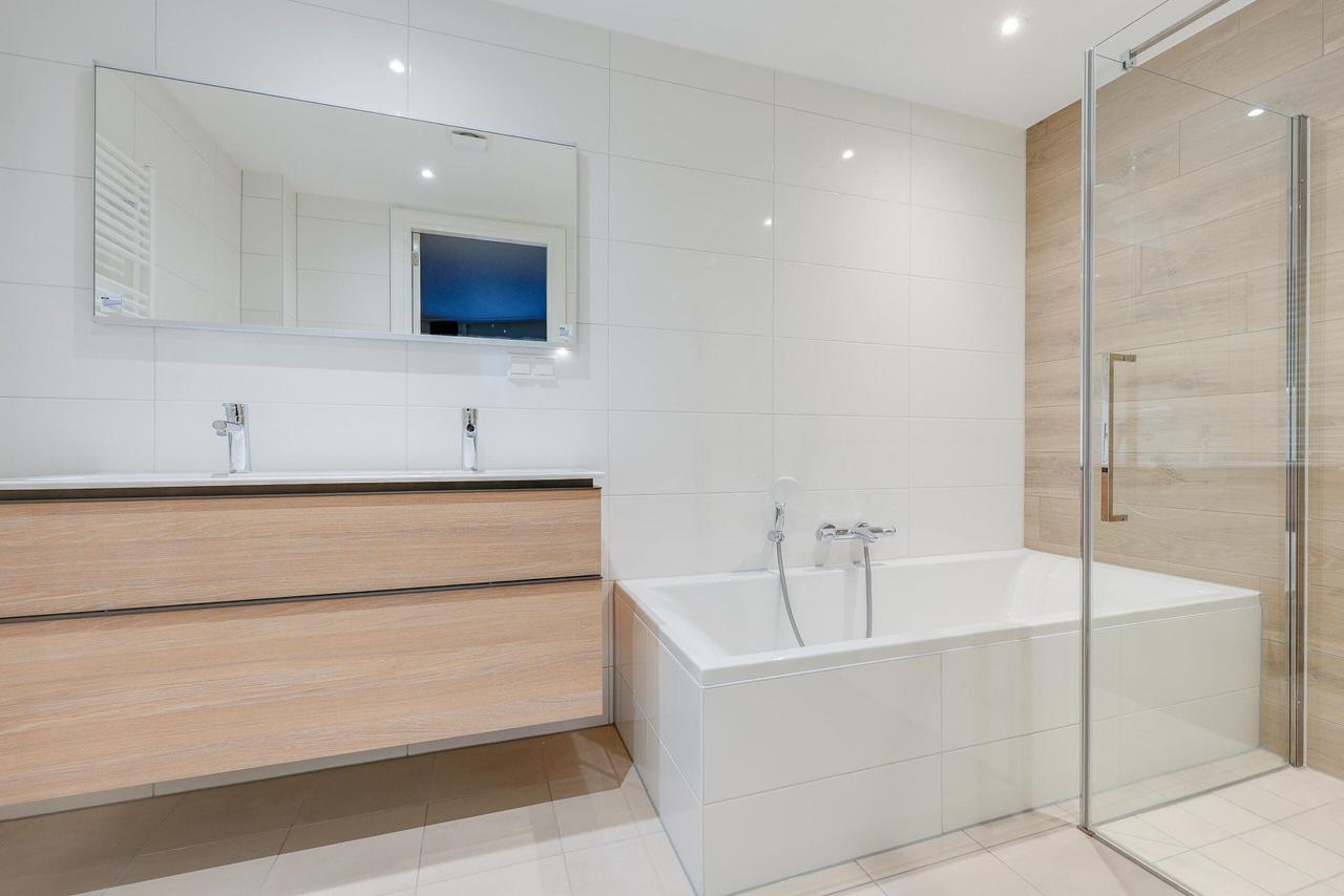 Renovated Apartment on the Amstel River - Image 18