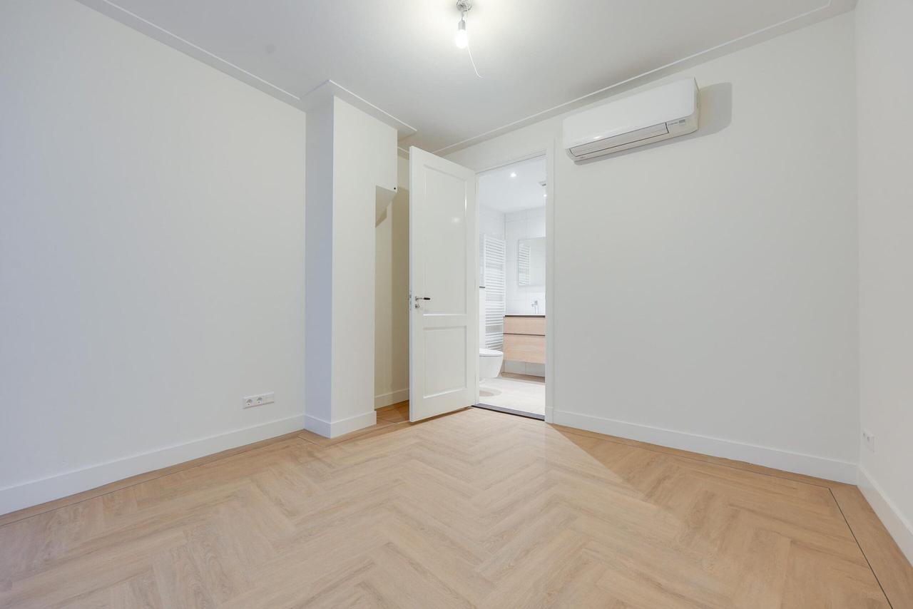 Renovated Apartment on the Amstel River - Image 13