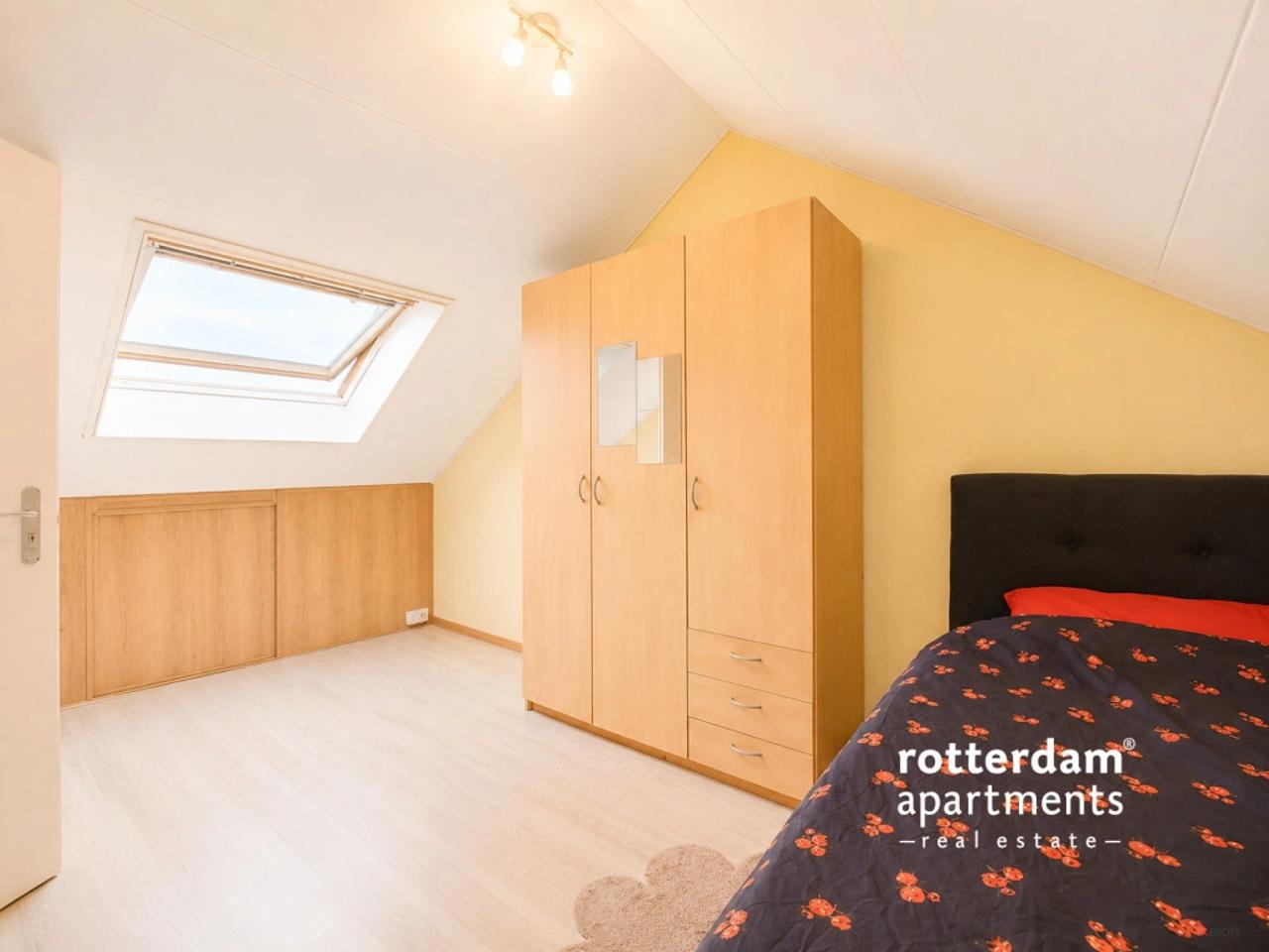 Tussenwoning met 4 slaapkamers en tuin - Afbeelding 9