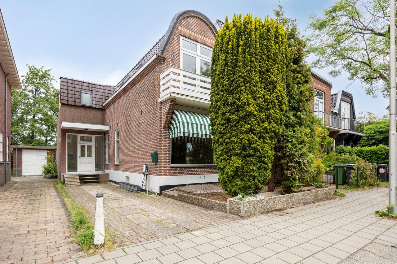 4-bedroom house with garden and parking - Image 1