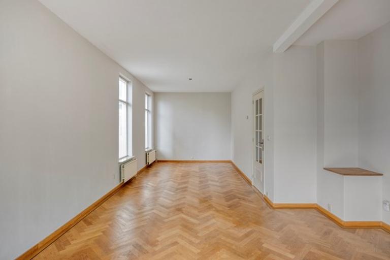 4-bedroom house with garden and parking - Image 7