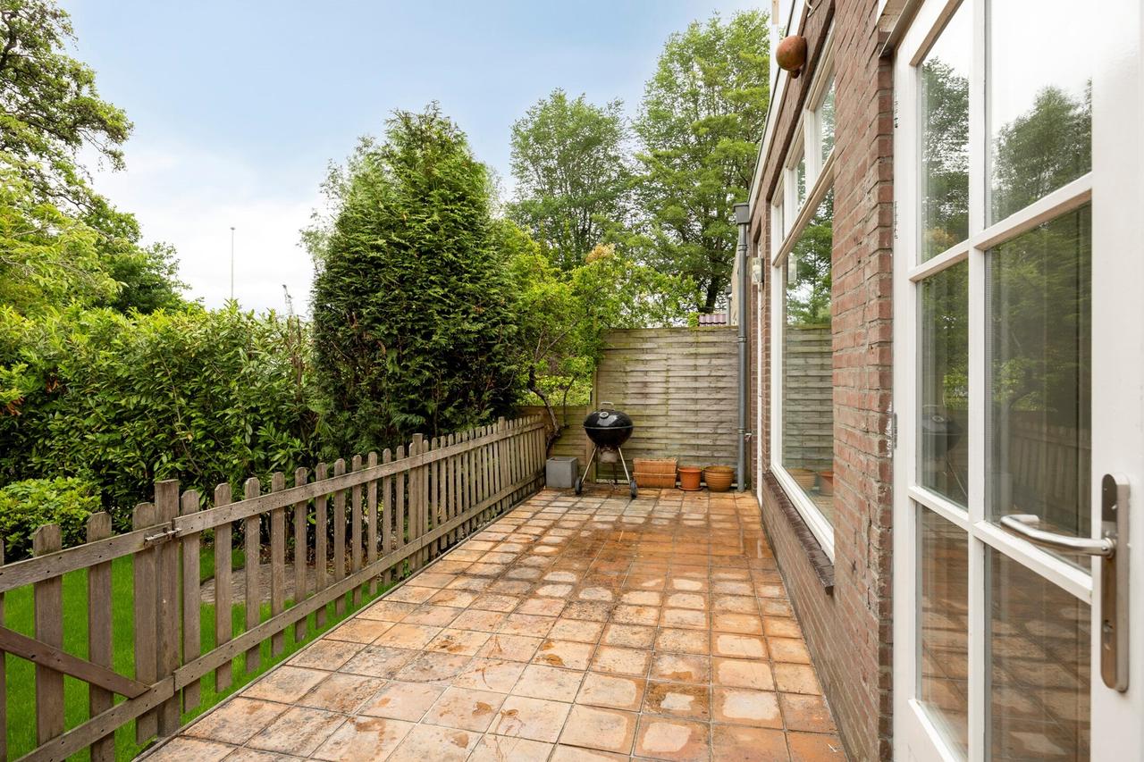 4-bedroom house with garden and parking - Image 14