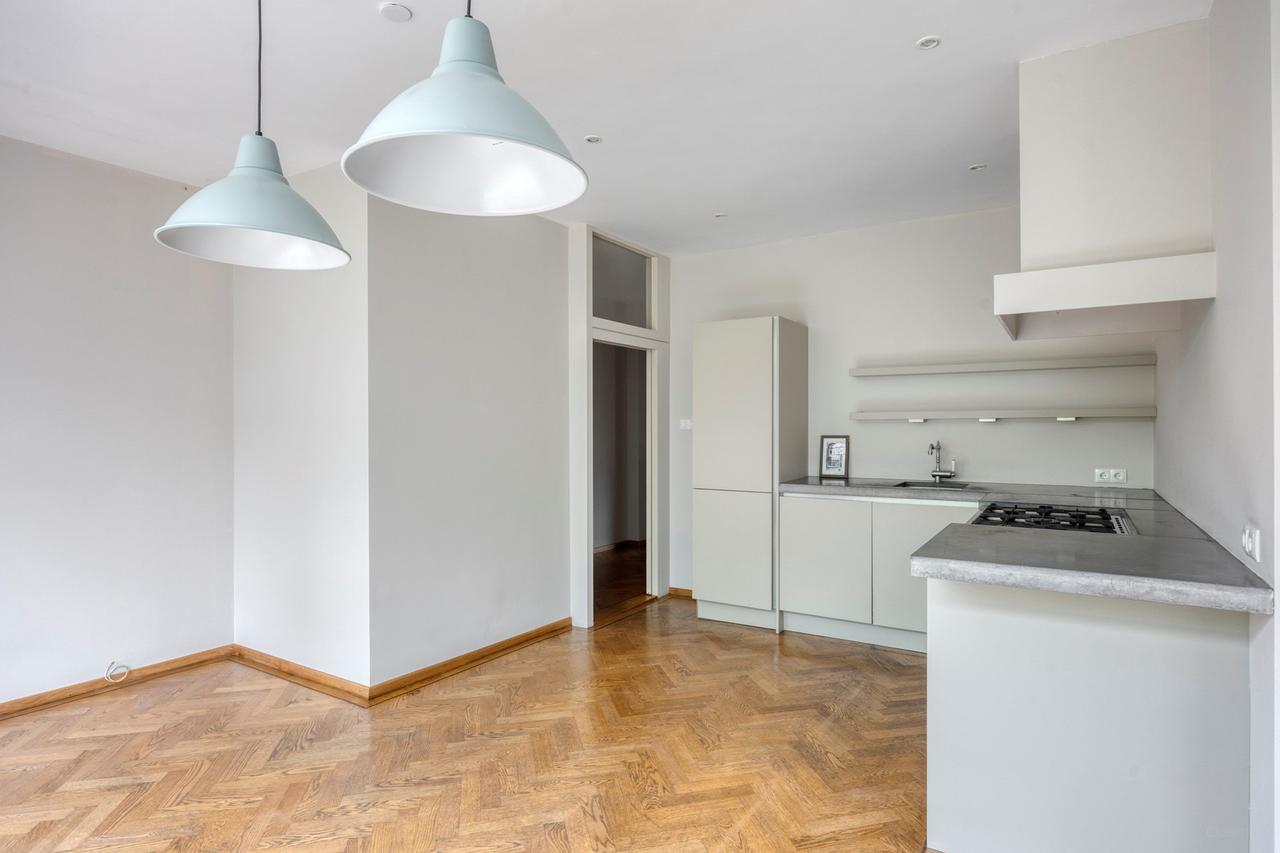 4-bedroom house with garden and parking - Image 10