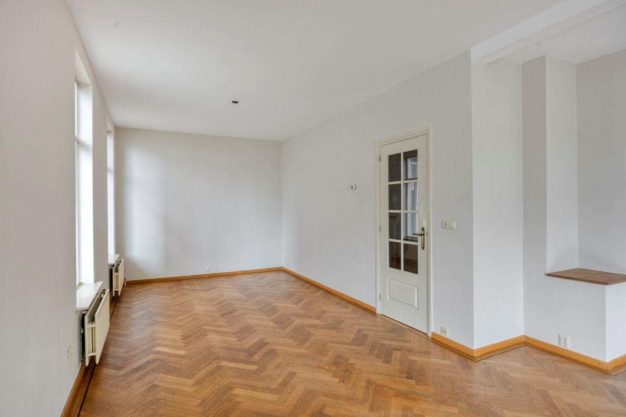 4-bedroom house with garden and parking - Image 8