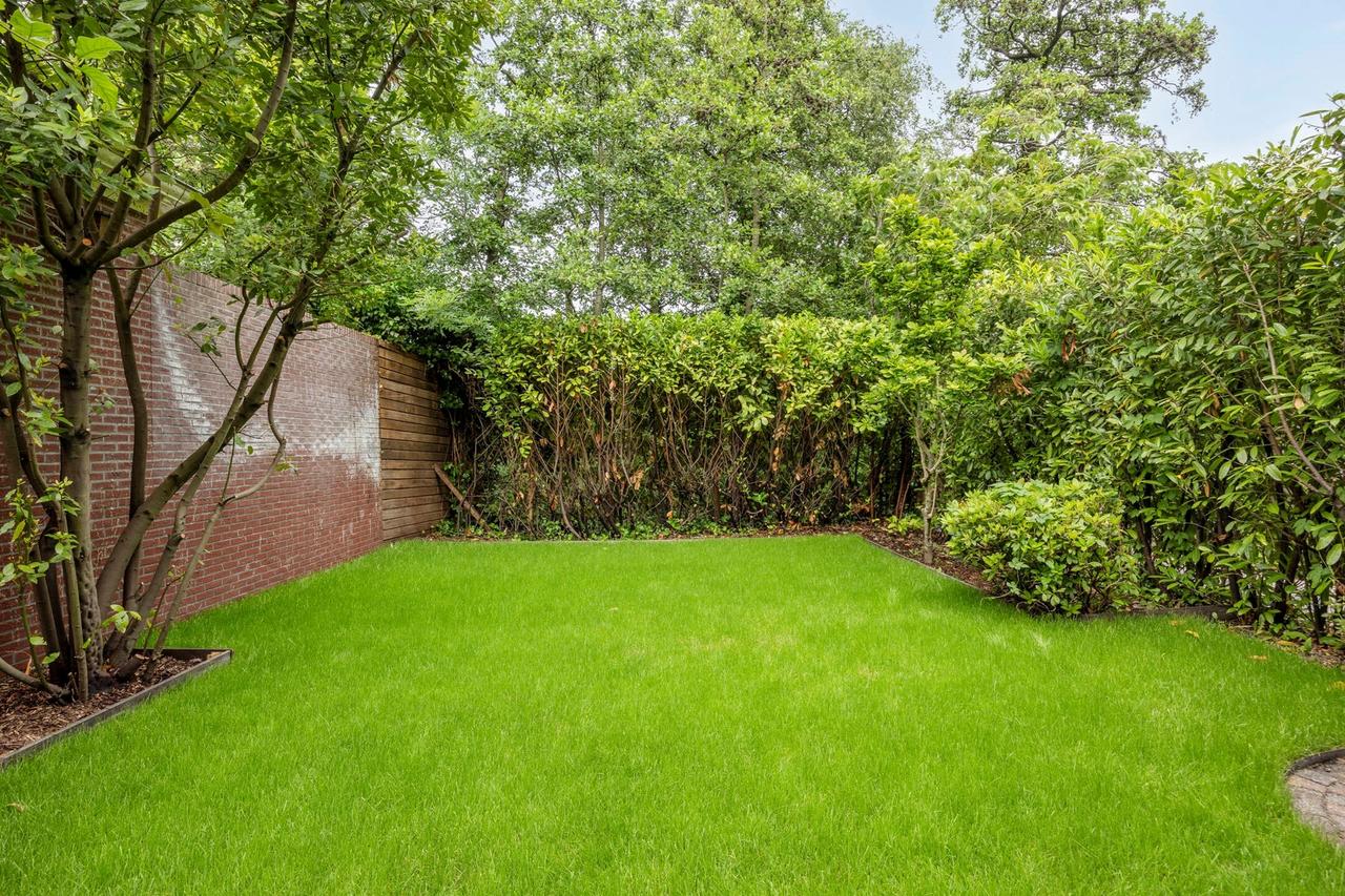 4-bedroom house with garden and parking - Image 15