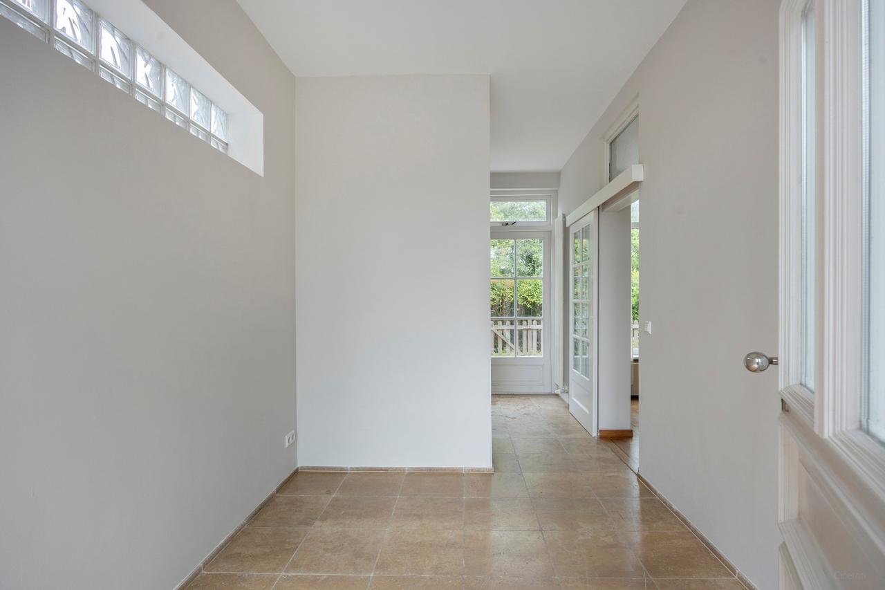 4-bedroom house with garden and parking - Image 13