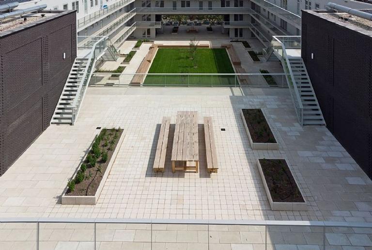 2-bedroom apartment with parking space - Image 21
