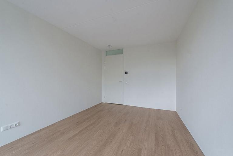 2-bedroom apartment with parking space - Image 14