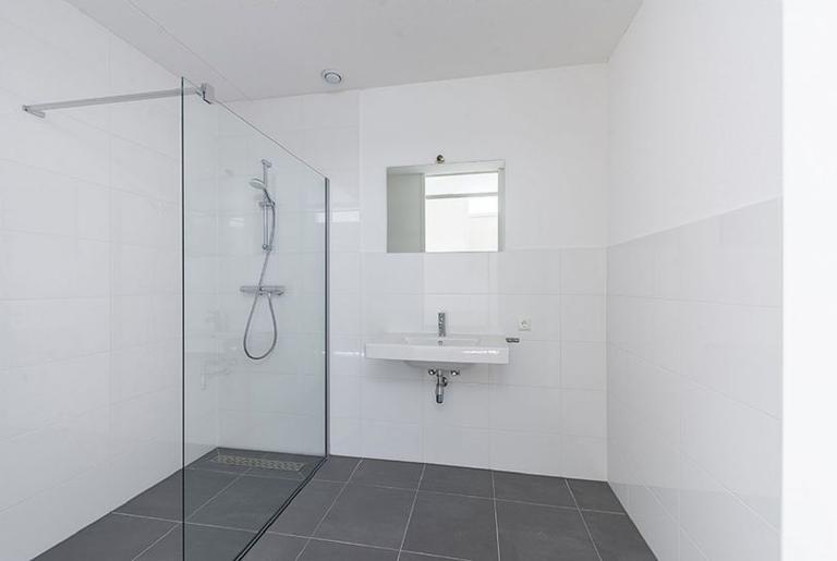 2-bedroom apartment with parking space - Image 17