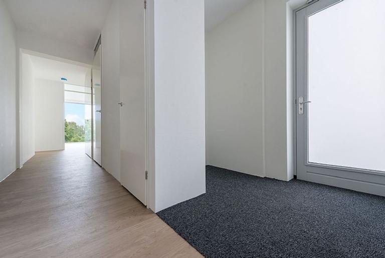2-bedroom apartment with parking space - Image 5