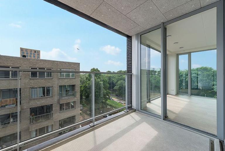 2-bedroom apartment with parking space - Image 12