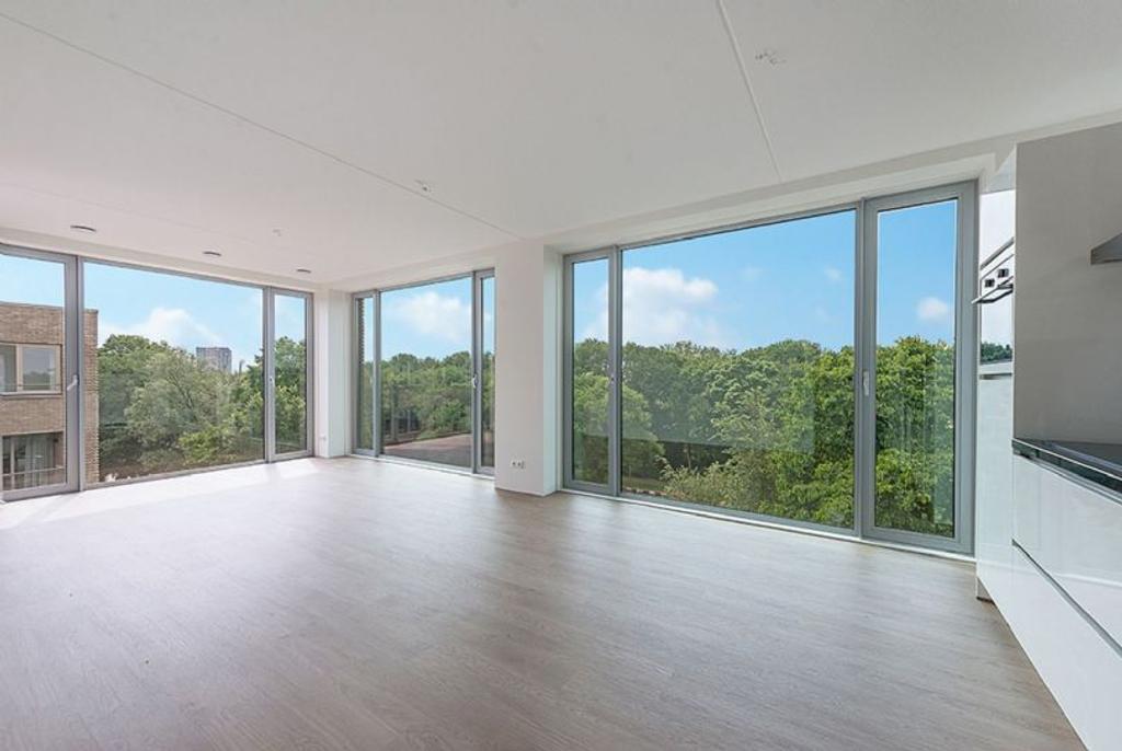 2-bedroom apartment with parking space - Image 3