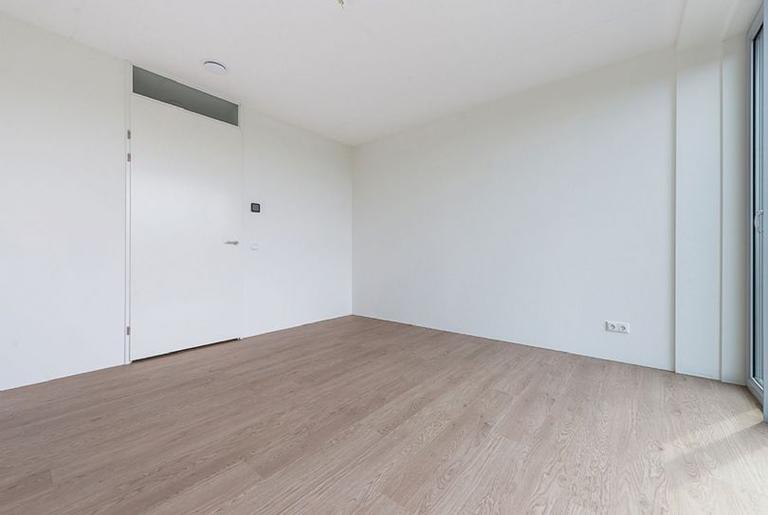2-bedroom apartment with parking space - Image 16