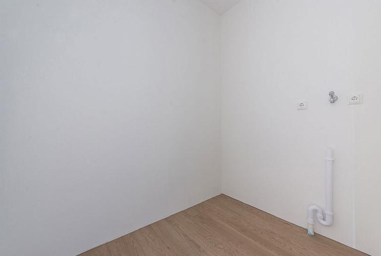 2-bedroom apartment with parking space - Image 19