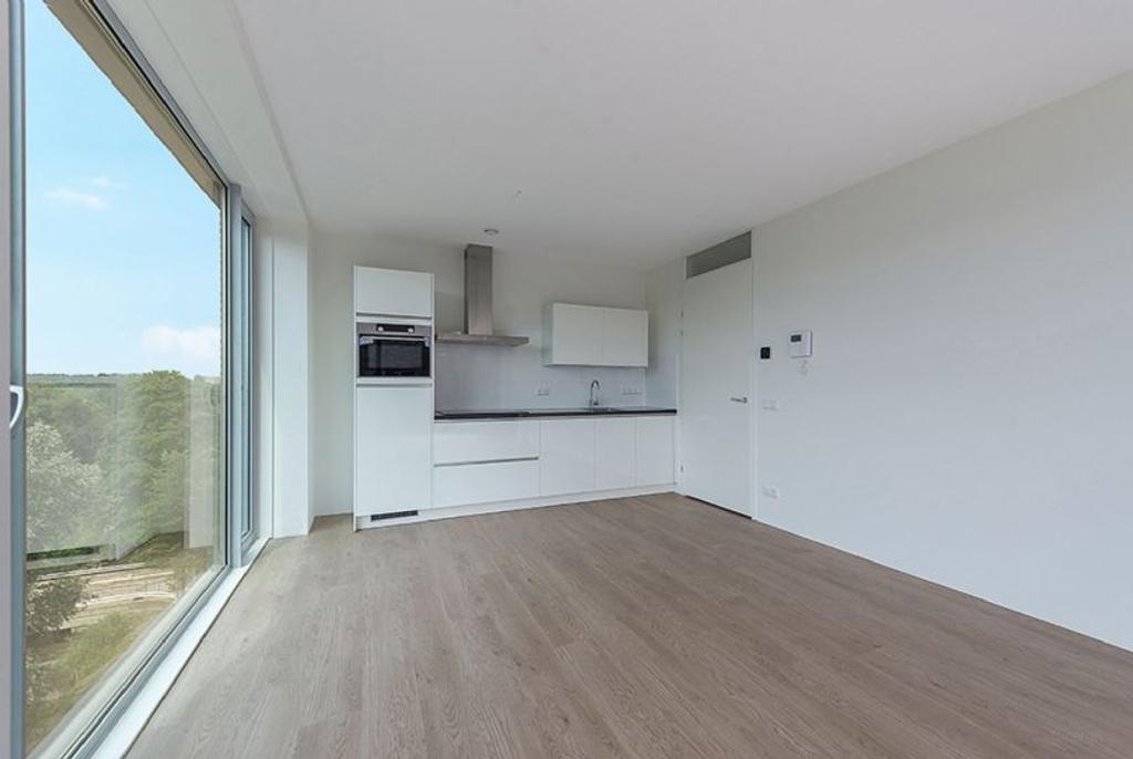 2-bedroom apartment with parking space - Image 2