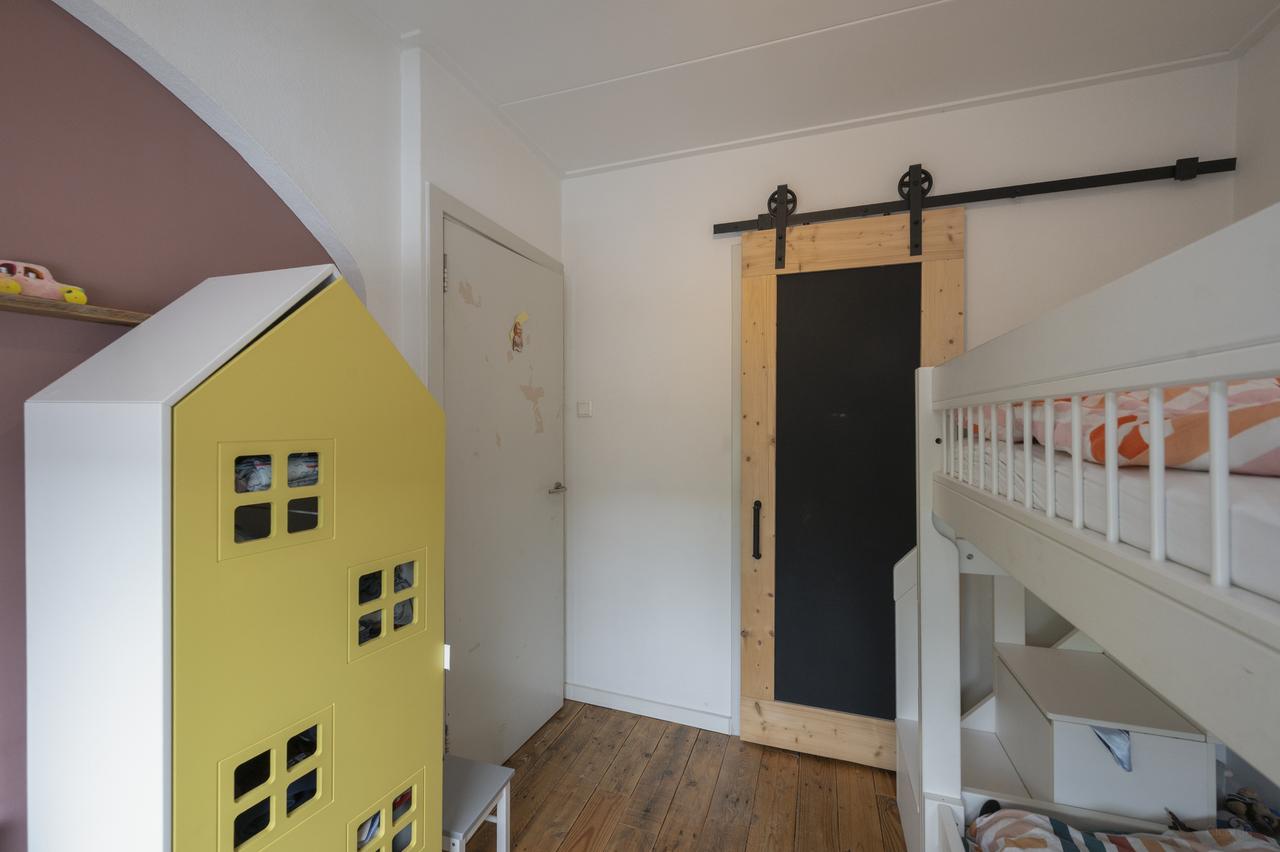5-bedroom house with garden and garage - Image 22