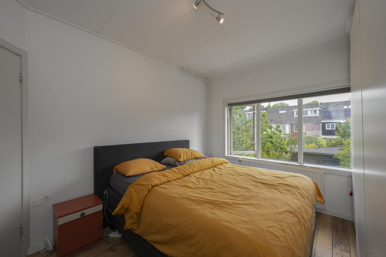 5-bedroom house with garden and garage - Image 18
