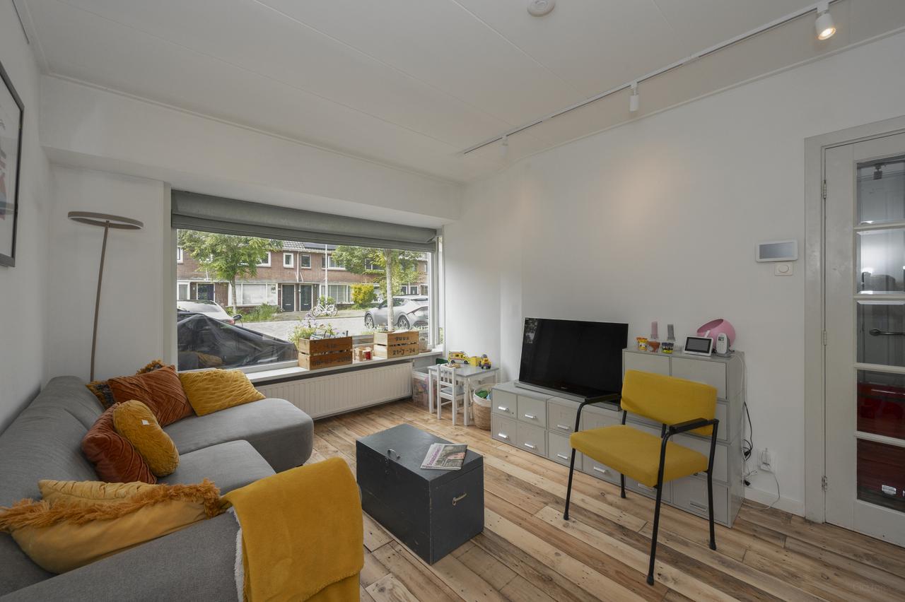 5-bedroom house with garden and garage - Image 6