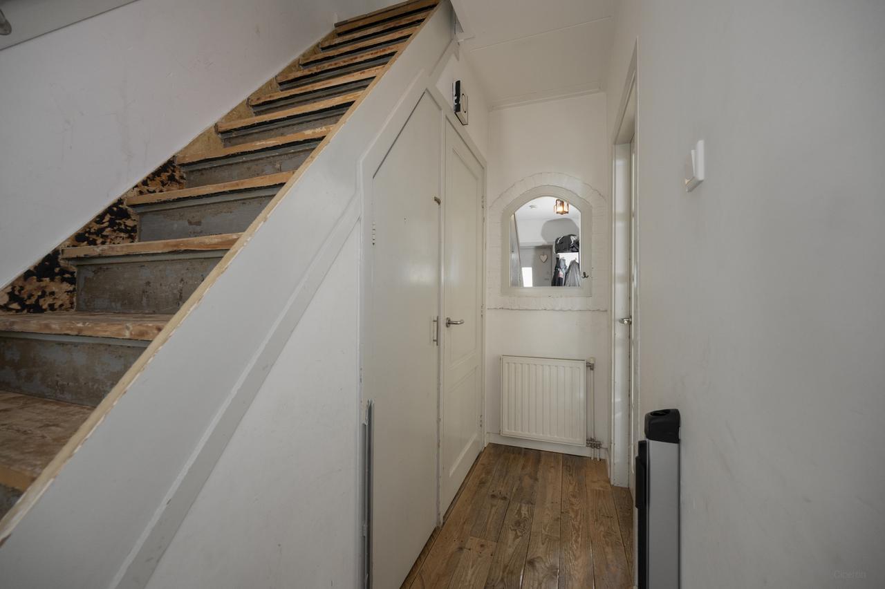 5-bedroom house with garden and garage - Image 16