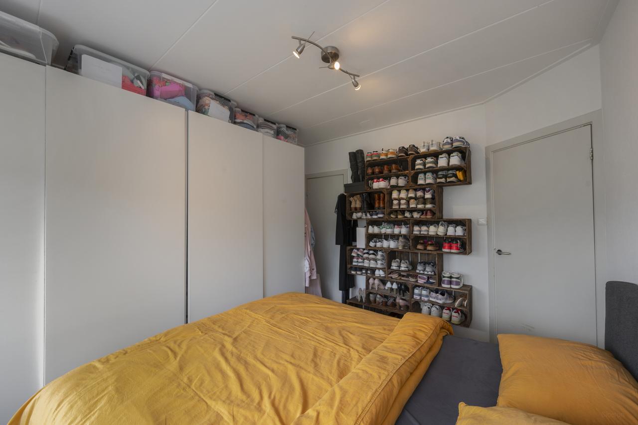 5-bedroom house with garden and garage - Image 19