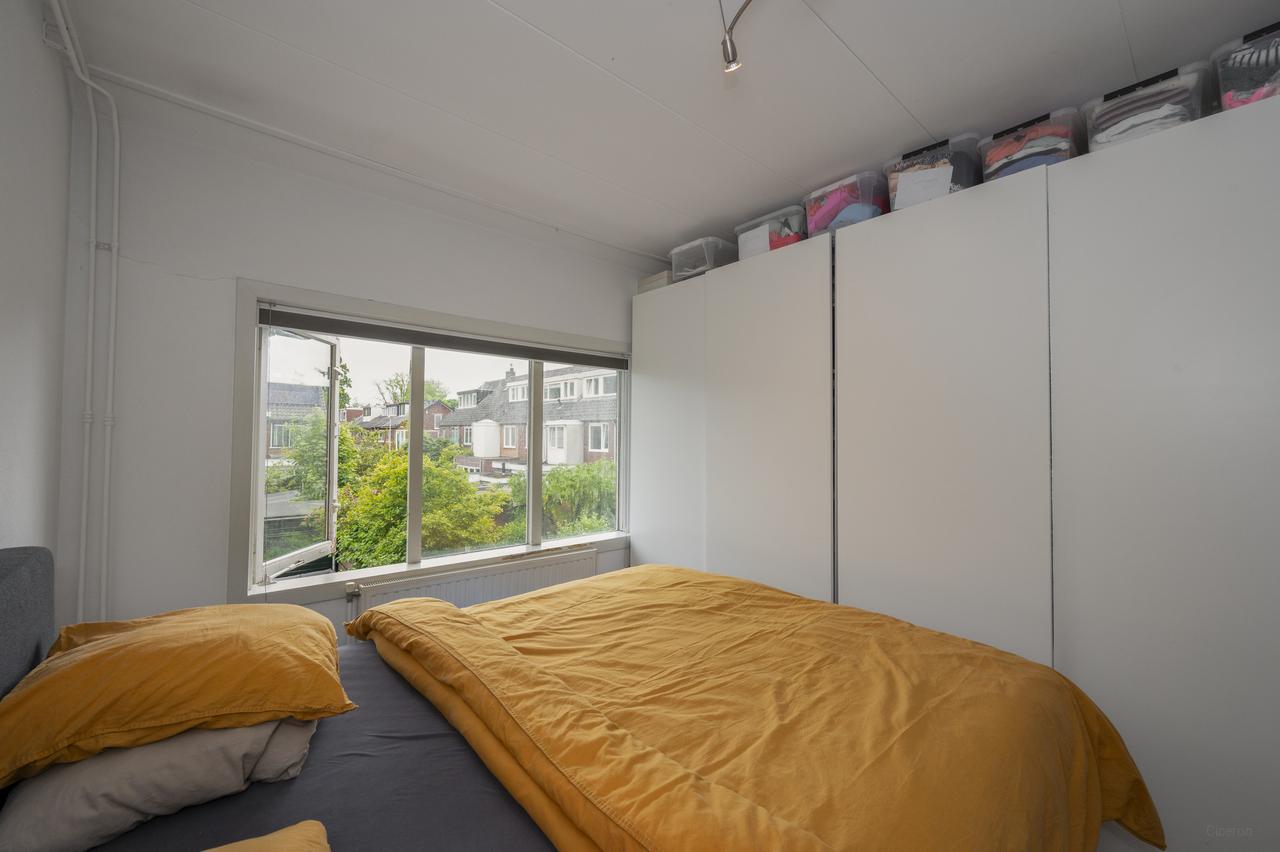 5-bedroom house with garden and garage - Image 20