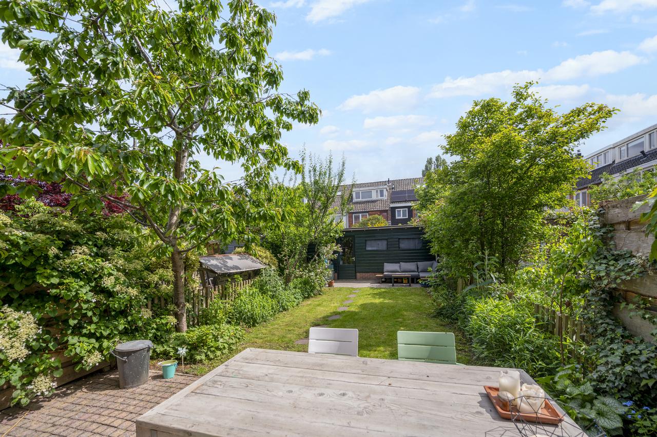 5-bedroom house with garden and garage - Image 14