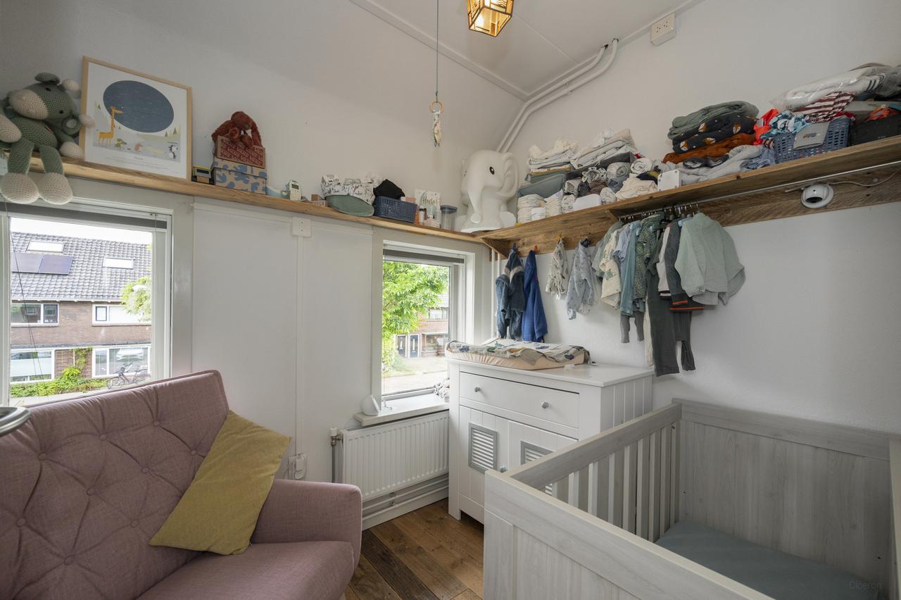 5-bedroom house with garden and garage - Image 24
