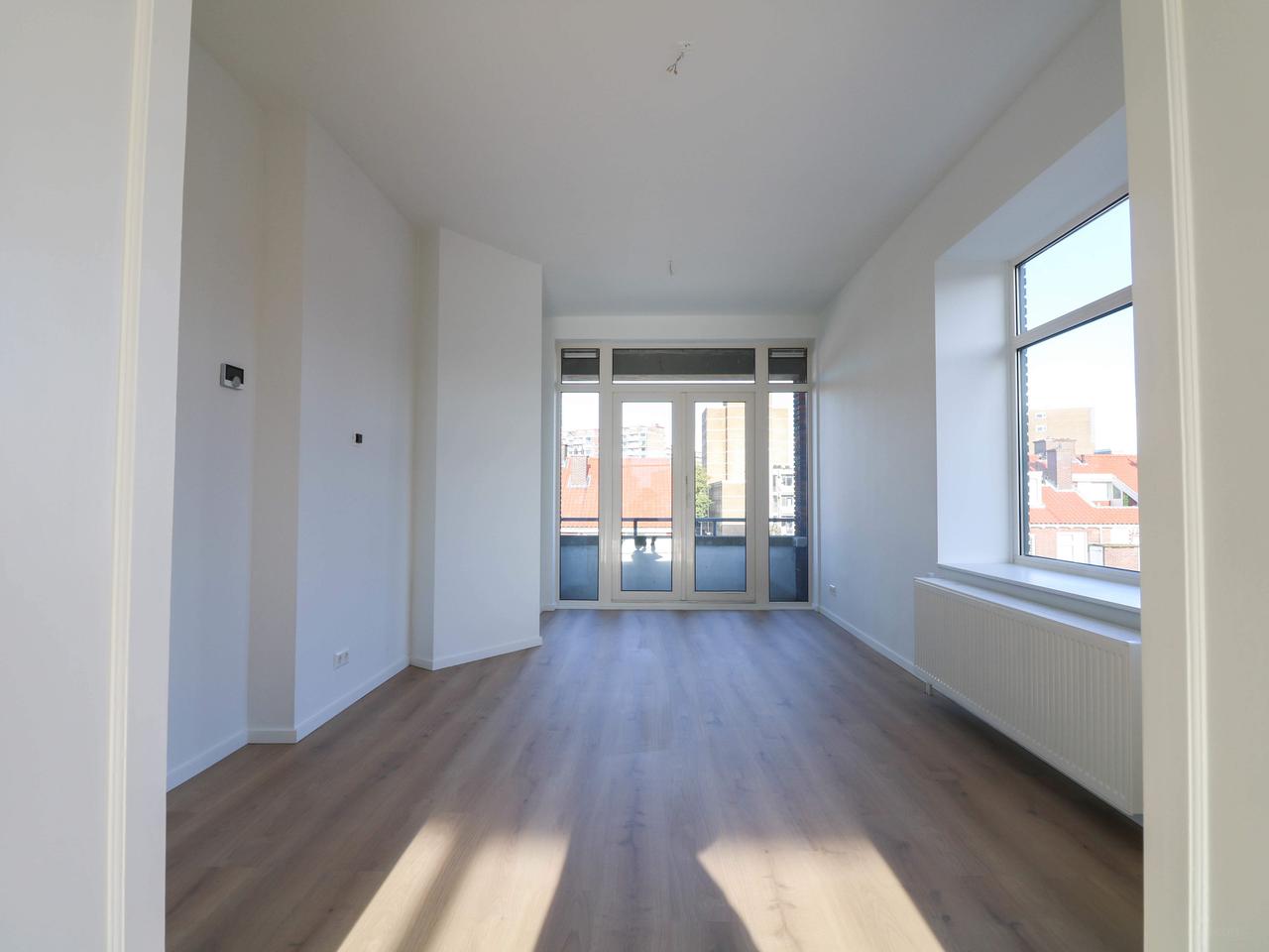Gerenoveerd 3-kamerappartement met balkon - Afbeelding 2