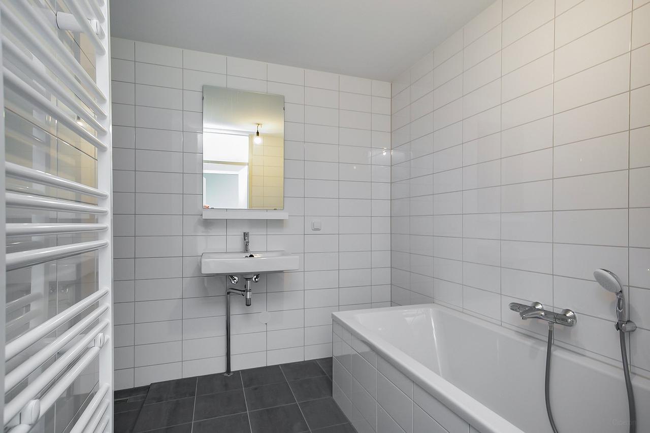 2-bedroom apartment with garden - Image 9